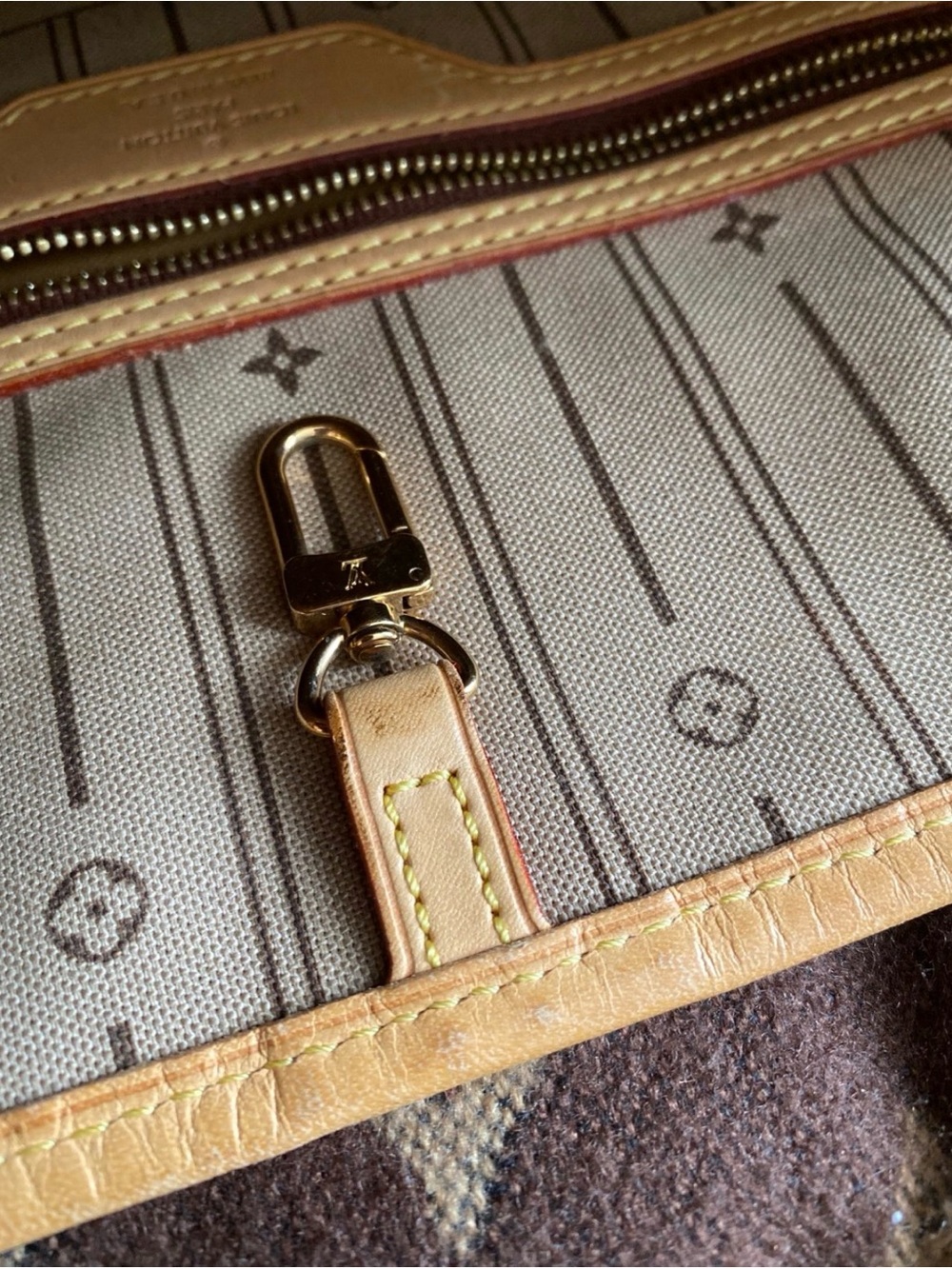 Louis Vuitton Neverfull MM - Picture 8 of 10